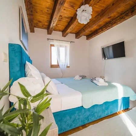 9 Mani Butkovici (Istria)
